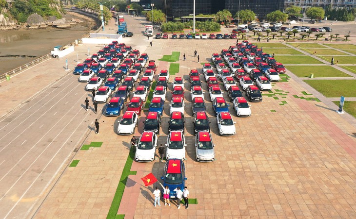 Kỷ lục Việt Nam: 100 xe ô tô điện VF e34 chinh phục địa đầu Tổ quốc - ảnh 4