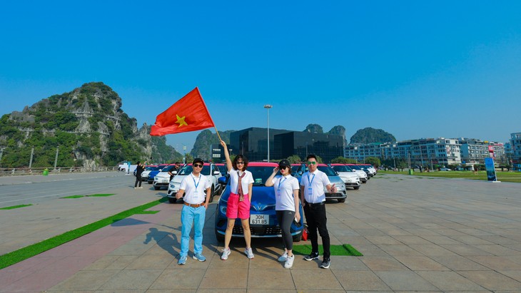 Kỷ lục Việt Nam: 100 xe ô tô điện VF e34 chinh phục địa đầu Tổ quốc - ảnh 3