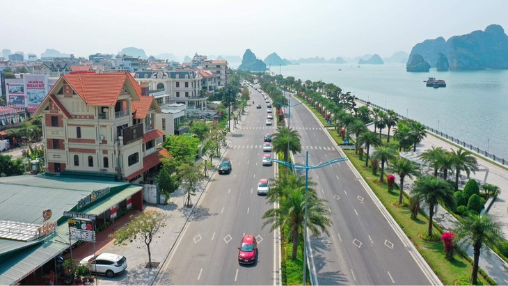 Kỷ lục Việt Nam: 100 xe ô tô điện VF e34 chinh phục địa đầu Tổ quốc - ảnh 12