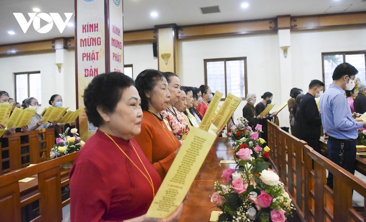 Hàng trăm phật tử dự Đại lễ Phật đản 2022 tại chùa Quán Sứ - ảnh 5