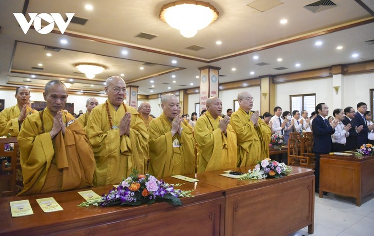 Hàng trăm phật tử dự Đại lễ Phật đản 2022 tại chùa Quán Sứ - ảnh 8