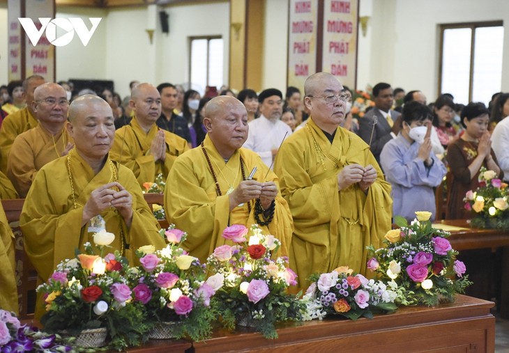 Hàng trăm phật tử dự Đại lễ Phật đản 2022 tại chùa Quán Sứ - ảnh 14