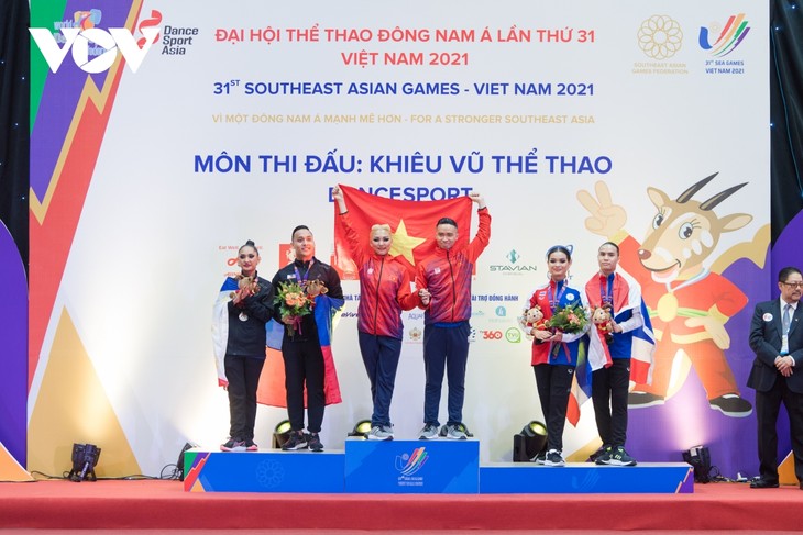 Phan Hiển cùng đồng đội mang về 5 HCV cho dancesport Việt Nam tại SEA Games 31 - ảnh 14