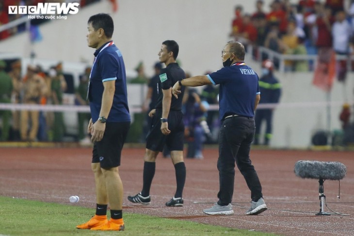 HLV Park Hang Seo lặng người phút chia tay U23 Việt Nam sau kỳ tích SEA Games - ảnh 10