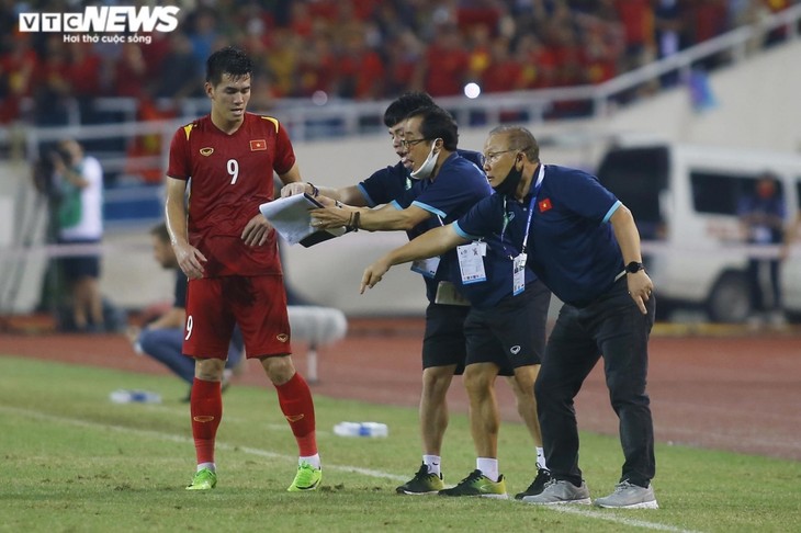 HLV Park Hang Seo lặng người phút chia tay U23 Việt Nam sau kỳ tích SEA Games - ảnh 8