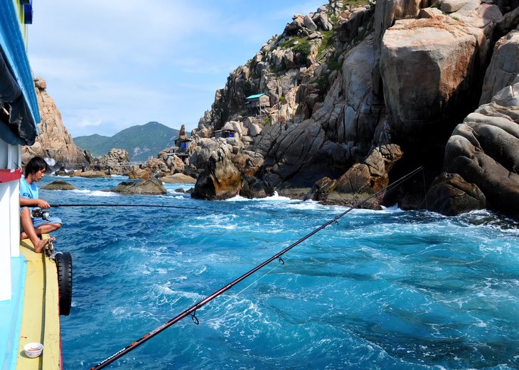 Pesca en el mar: Nueva actividad turistica en Nha Trang - ảnh 2