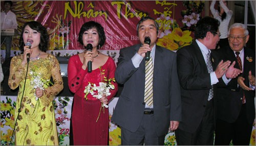 Vietnamitas en ultramar festejan el Tet tradicional 2012 - ảnh 1