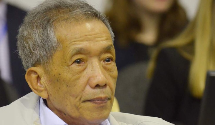 Cambodia condena a cadena perpetua a Kang Guek, alias 