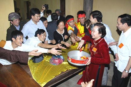 Ceremonias tradicionales en homenaje al Héroe Nacional Tran Hung Dao  - ảnh 1
