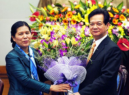 Premier vietnamita reclama mayor atención a las mujeres y los niños  - ảnh 1