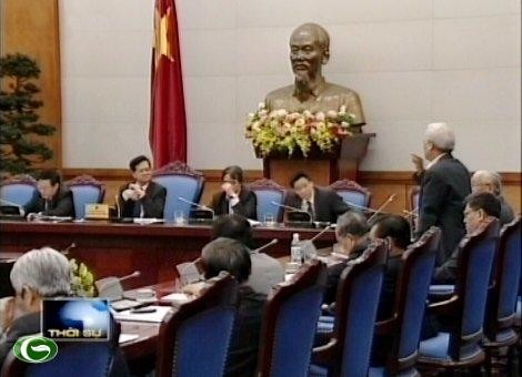 Premier vietnamita trabaja con científicos y economistas nacionales - ảnh 1