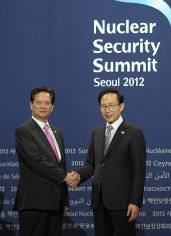 Prosiguen actividades del premier vietnamita en II Cumbre de Seguridad Nuclear  - ảnh 2