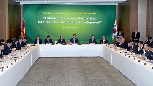 Vietnam y Surcorea decididos a elevar el intercambio comercial a 20 mil millones de dolares antes de 2015 - ảnh 3