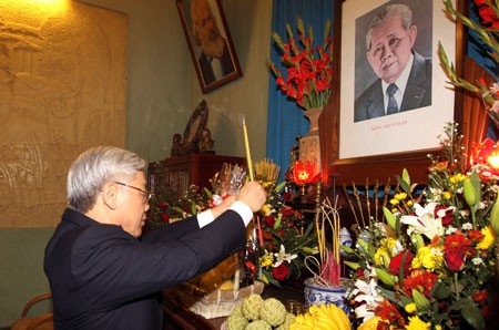 Vietnam conmemora 105 aniversario del ex líder partidista Le Duan - ảnh 1