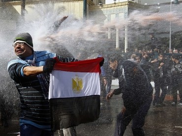 Egipto decreta toque de queda en el Cairo - ảnh 1