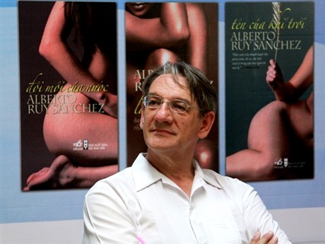 Escritor mexicano Alberto Ruy Sánchez presenta libros en Vietnam - ảnh 1