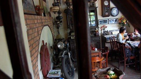 La cafetería de coleccionistas de objetos antiguos en Hanoi - ảnh 2