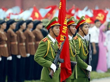 Felicitan 50 Día Tradicional de la Policía del Pueblo de Vietnam - ảnh 1