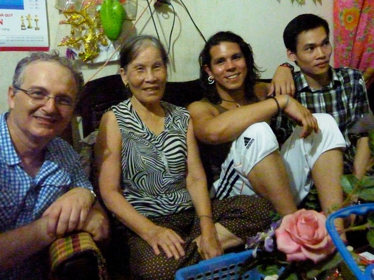 El amor y la solidaridad familiar vietnamita - ảnh 1