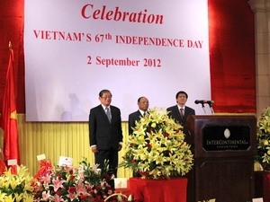 Vietnamitas en el país y en el exterior saludan el Día de la Independencia - ảnh 1