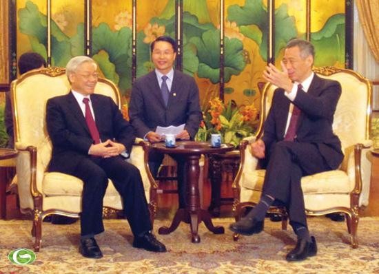 Vietnam y Singapur, comprometidos en cooperar en beneficio de ASEAN - ảnh 1