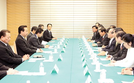 Dirigentes de Vietnam y Japón se comprometen a fortalecer relaciones bilaterales - ảnh 1