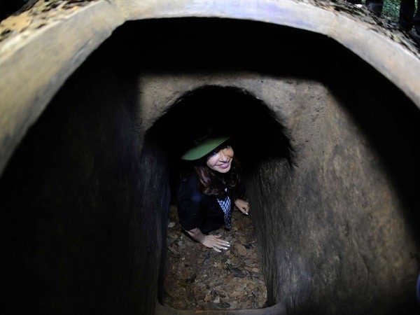 Por Twitter, Cristina Kirchner comentó su visita a los túneles de Cu Chi - ảnh 2