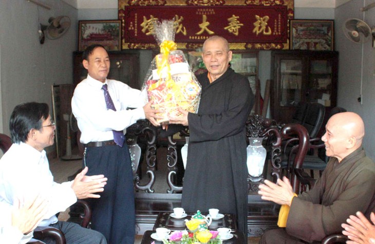 Actividades conmemorativas del aniversario 2557 del nacimiento de Buda - ảnh 1