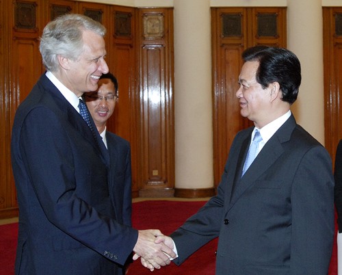 Dirigentes vietnamitas reciben al ex premier francés Dominique de Villepin - ảnh 1