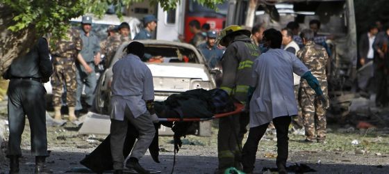 Al menos 17 muertos a causa de un atentado suicida contra funcionarios de la Corte Suprema en Kabul - ảnh 1