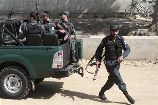 Ataque talibán al palacio presidencial afgano y a la sede de la CIA en Kabul - ảnh 1