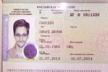Edward Snowden recibe registro de residencia en Rusia - ảnh 1