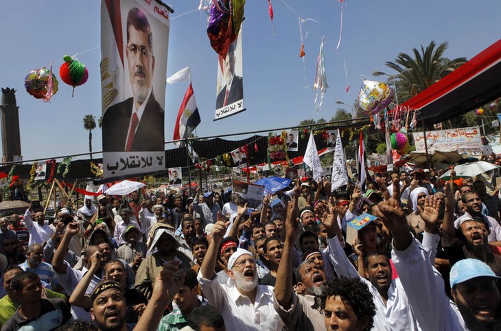 Partidarios de Mursi convocan a nuevas protestas pese amenazas de Gobierno - ảnh 2