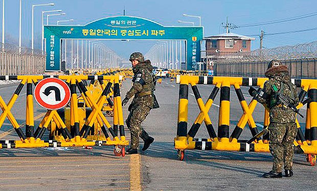 Reanudan línea militar entre dos Coreas - ảnh 1