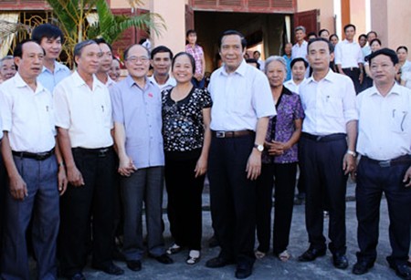 Presidente del Parlamento contacta con legisladores en Ha Tinh - ảnh 1