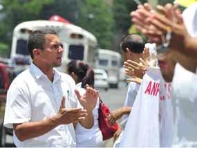 Médicos panameños protestan contra ley de contratación de personal extranjero - ảnh 1