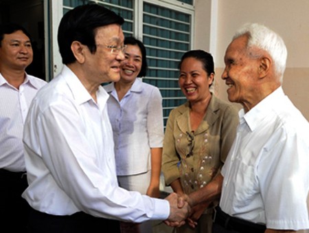 Presidente de Vietnam contacta con electorado de los distritos 1 y 3 de Ciudad Ho Chi Minh - ảnh 1