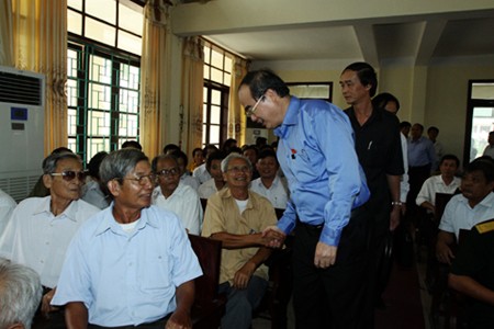 Viceprimer ministro Nguyen Thien Nhan contacta con electorado de provincia de Bac Giang - ảnh 1