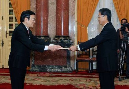 Presidente de Vietnam recibe nuevos embajadores en Hanoi - ảnh 1