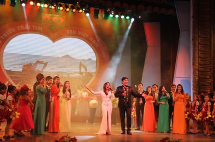 Gala musical “90 millones de corazones de Vietnam” - ảnh 1