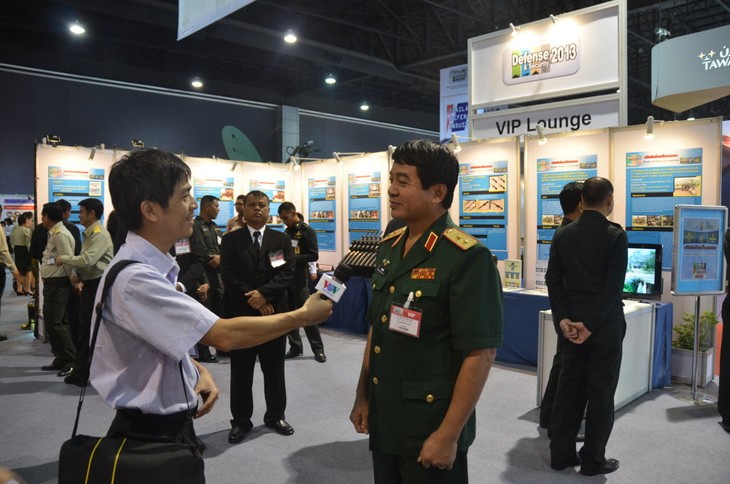 Vietnam participa en exhibición de Seguridad y Defensa de Asia 2013 - ảnh 1