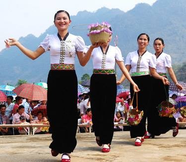 Danza “xòe” – lenguaje de sentimientos de las muchachas Thái en Mường So - ảnh 1