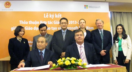 Brinda Microsoft facilidades a centros docentes de Vietnam - ảnh 1
