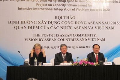 Contribuye Vietnam  en construcción de Comunidad de ASEAN - ảnh 1