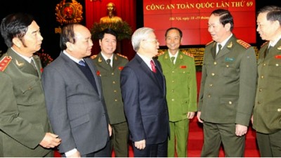 Urgen a la policía vietnamita a mantener seguridad nacional y orden social  - ảnh 1