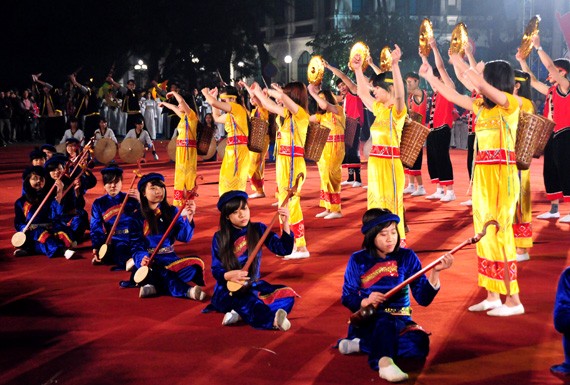 Febriles actividades en saludo al Año Nuevo 2014 en Vietnam - ảnh 3