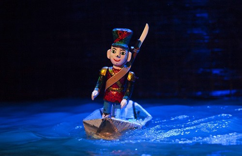 Marionetas en el agua se destaca en año nuevo de Vietnam en Francia - ảnh 1