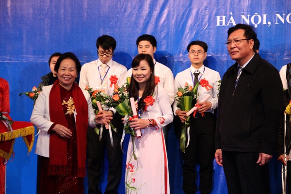 Premio “Talento científico joven de Vietnam”, estímulo a investigación estudiantil - ảnh 1