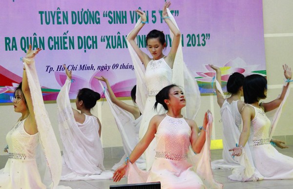 Celebran Día Nacional del Estudiantado en Vietnam - ảnh 1