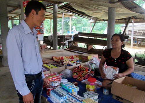 Pobladores de Quang Tri se únen para construir nuevo campo - ảnh 2